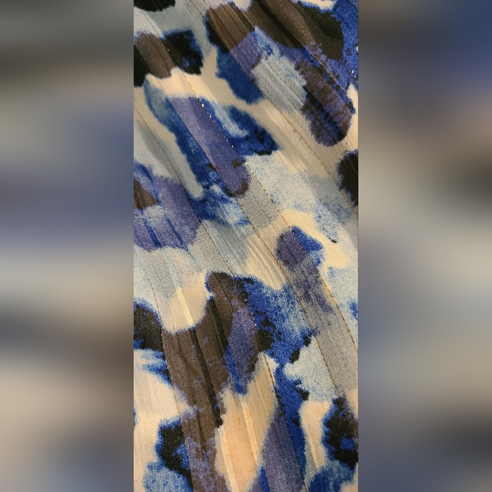 Elliatt - Halter Neck, Flowy, Iridescent Maxi Dress - Picture 12 of 13